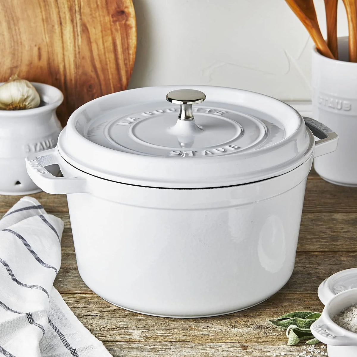 Cast Iron Dutch Oven 4-Qt Round Cocotte White Z12824