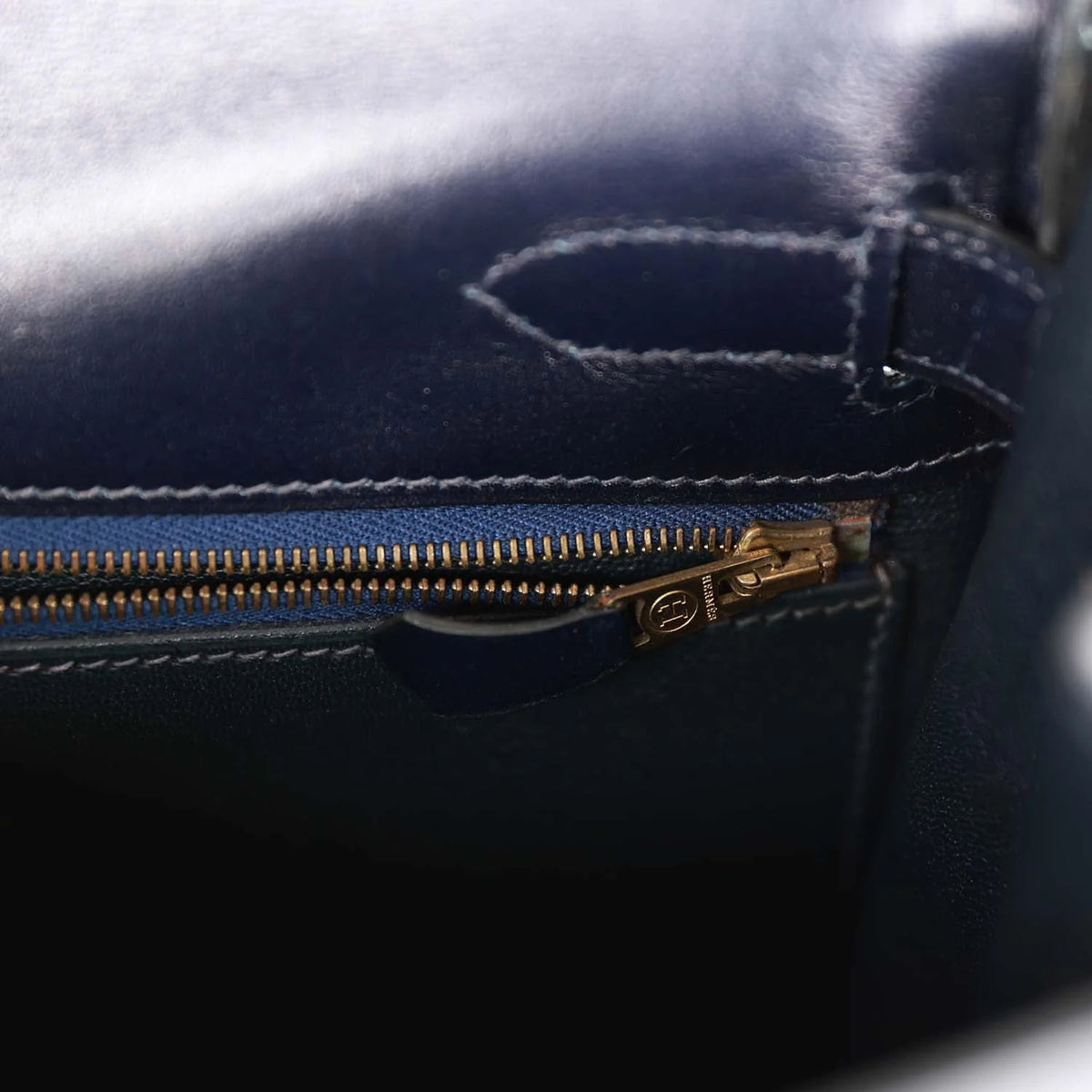 Vintage Navy Box Leather Bag with Gold Hardware Y51191