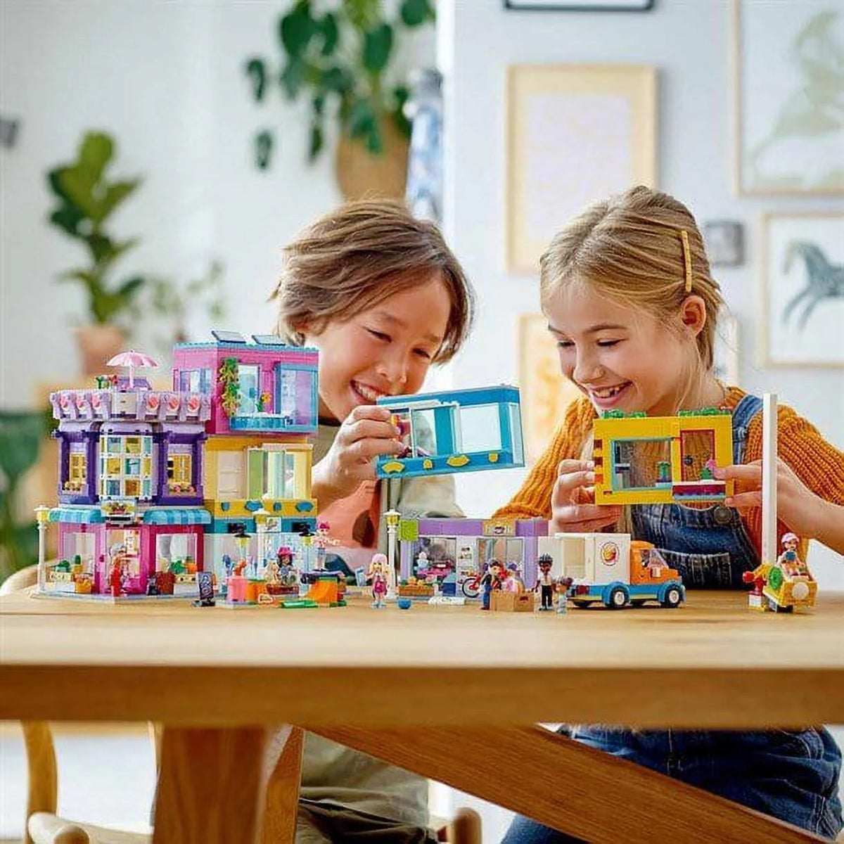Lego Friends Main Street Building T125417