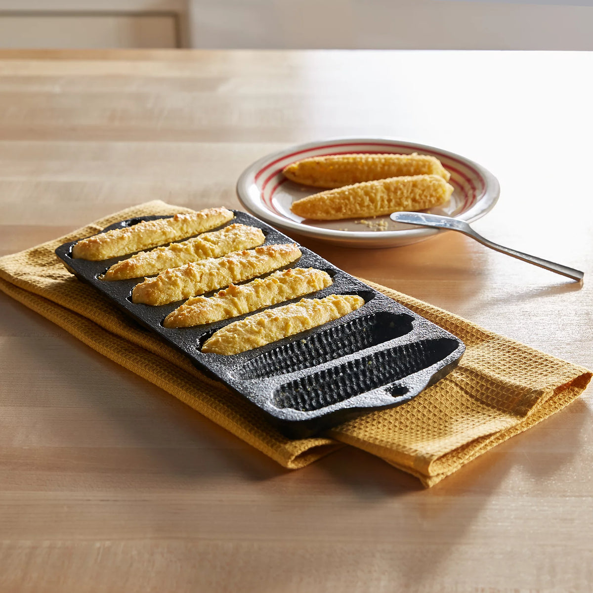 Black Pre-Seasoned Cast Iron Cornbread Baking Tray A94853