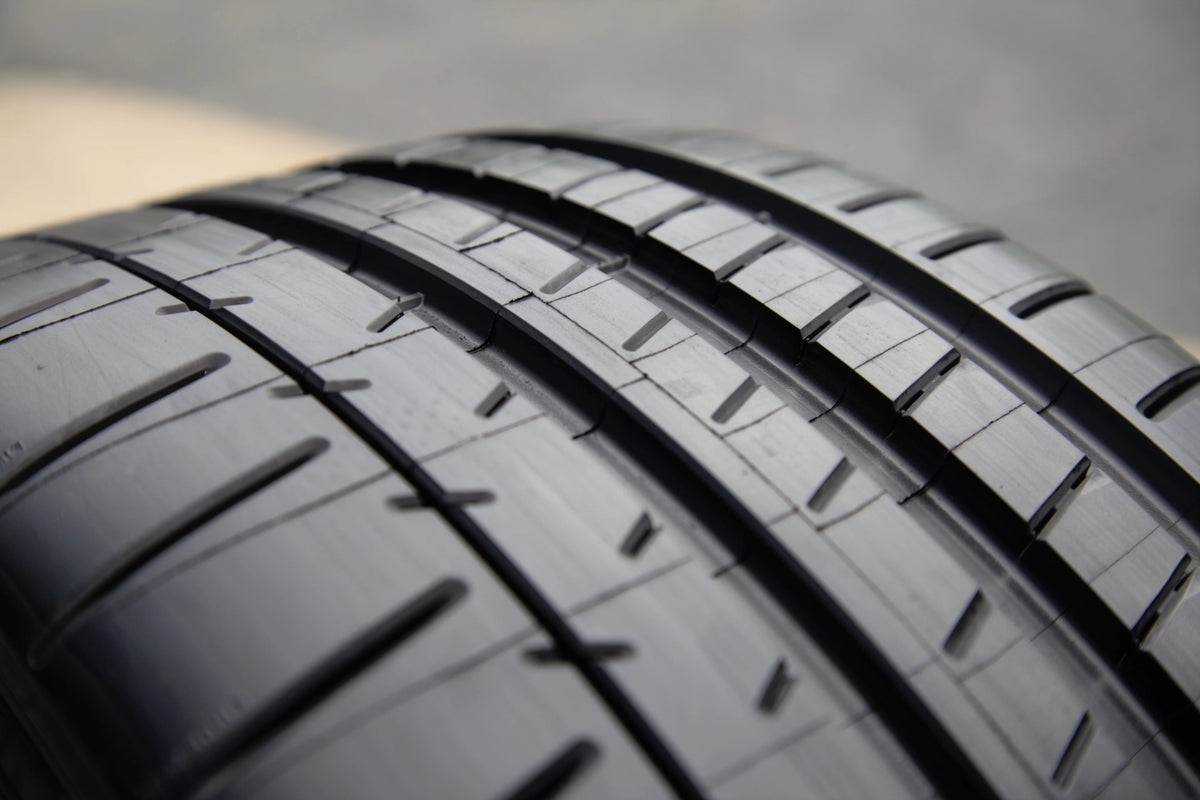 Summer 265/35ZR19/XL (98Y) Tire L469334