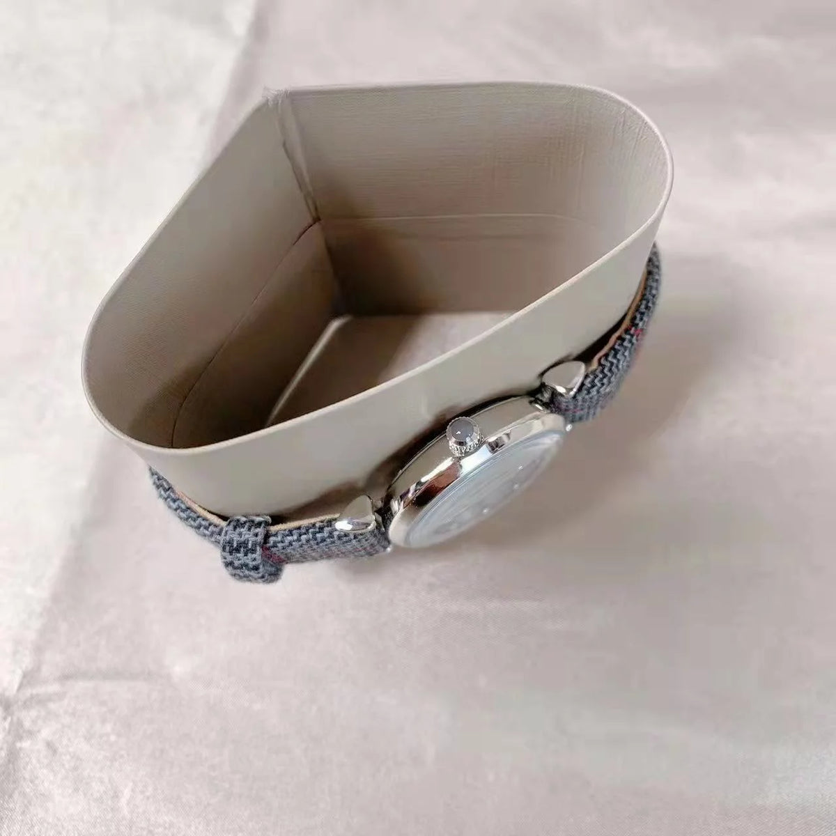 Grey Fabric Band Women's Watch K40810