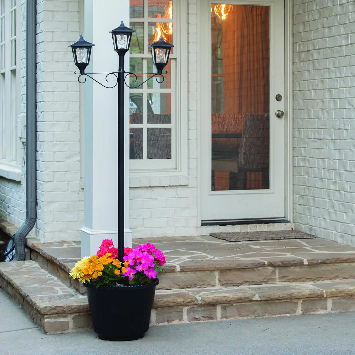 Black Triple Head Solar Lamp and Post Set with Round Planter Q7017